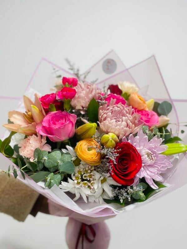 Hand-tied Mix Bouquet Deluxe