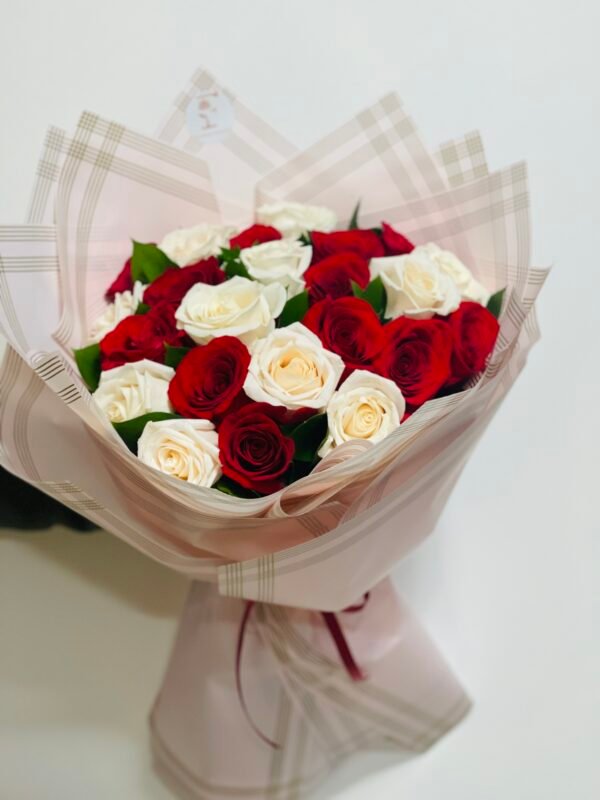 Hand-Tied Roses Deluxe - Image 13